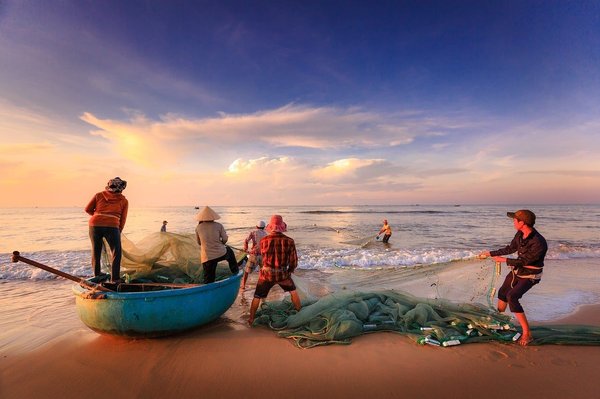How do sustainable fisheries management practices support coastal communities?